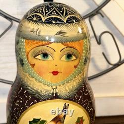 1994 Russian Matryoshka Nesting Dolls Holiday Birds w / Holly 10 Pce 10 Tall