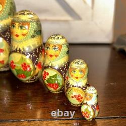 1994 Russian Matryoshka Nesting Dolls Holiday Birds w / Holly 10 Pce 10 Tall