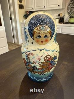 8.5 Nesting dolls 8 in 1 Matryoshka Russian Doll Handmade EUC