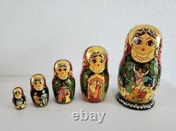 Artist RUSSIAN NESTING BABUSHKA DOLLS SET OF 5 SIGNED HAND PAINTED