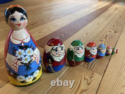 Matryoshka Cinderella Dwarf Hand-Painted Russian Nesting Doll Used