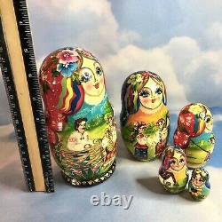 Matryoshka Russian Nesting Doll Exquisite 5 dolls Elaborate painting