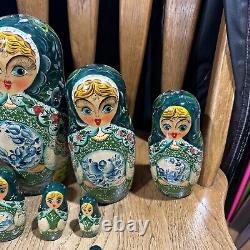 Nesting Dolls Russian 10 Dolls All Fit Inside One Another, MINT Condition