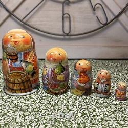 Russian Matryoshka Nesting Dolls Russian Winter 5 Piece Signed