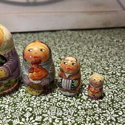 Russian Matryoshka Nesting Dolls Russian Winter 5 Piece Signed