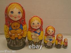 Russian Matryoshka Wooden Nesting Dolls 5 Pieces Unique Coloring Set #4