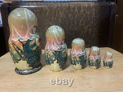 Russian Nesting Dolls 5 Pieces Hand Painted