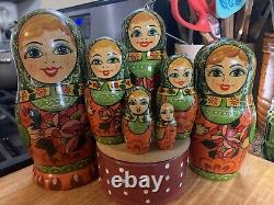 Russian Nesting Dolls Beautiful Country Lady Wooden Matryoshka 7 Pieces. 1990s