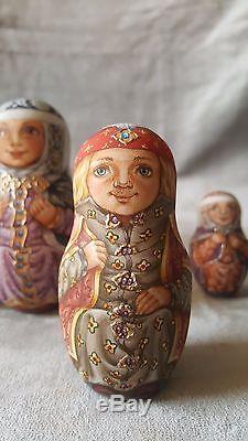 Russian Nesting Dolls FAMILY 5 piece set Hand Carved Hand Painted. Rare