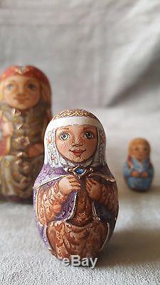 Russian Nesting Dolls FAMILY 5 piece set Hand Carved Hand Painted. Rare