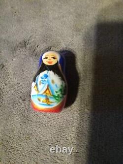 Vintage Russian MATRYOSHKA NESTING DOLL 5 Pc Hand Carved & Painted