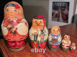 Vintage Russian Nesting Matryoshka Dolls Quality Set of 5 Hand Painted Detail