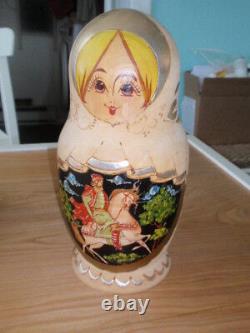 Vintage Wooden Russian Nesting Doll 12 Pieces Matryoshka/Babushka Signed